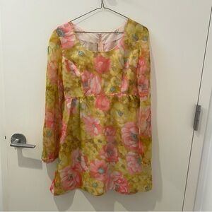 cute floral dress
no brand or size tag but fits like a size small